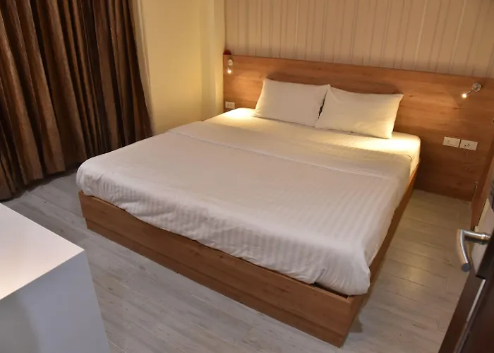 Rose Nana Hotel 2*